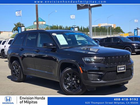 Used 2025 Jeep Grand Cherokee Altitude AWD/4WD image 1