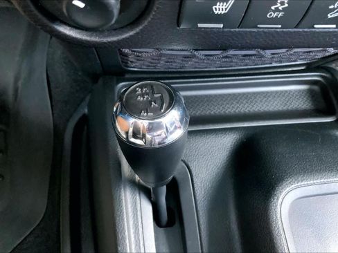 Used 2017 Jeep Wrangler Unlimited Rubicon w/ Connectivity Group AWD/4WD image 35