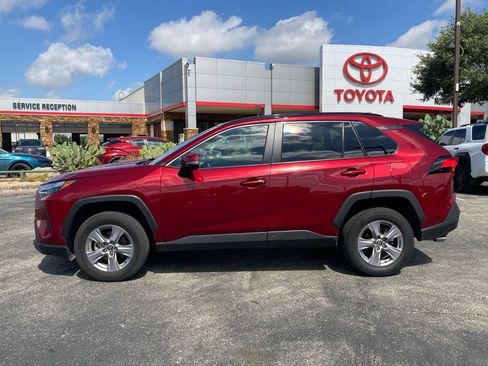 Used 2025 Toyota RAV4 XLE FWD image 8
