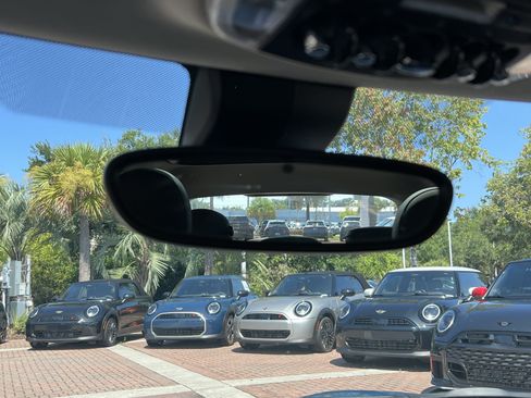 Used 2024 MINI Cooper 4-Door Hardtop FWD image 26