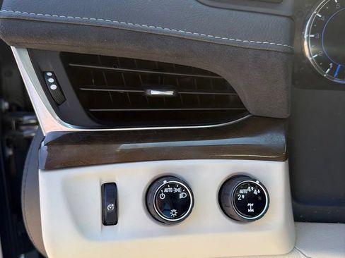 Used 2020 Cadillac Escalade Luxury AWD/4WD image 17