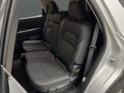 Used 2024 Nissan Pathfinder S image 27