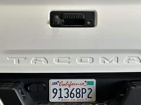Used 2018 Toyota Tacoma SR w/ SR Convenience Package image 44
