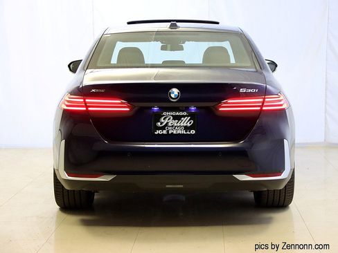 Used 2026 BMW 530i xDrive w/ Premium Package image 7