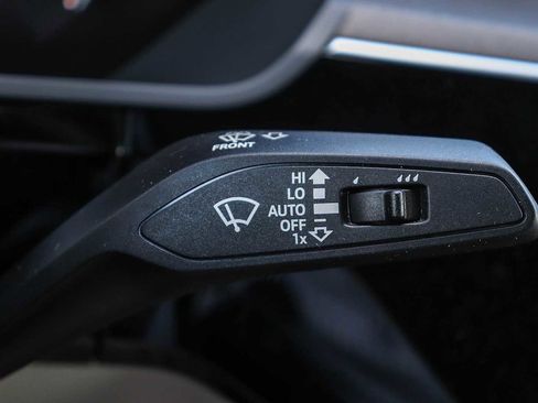 Used 2023 Audi e-tron Premium Plus w/ Premium Plus Package AWD/4WD image 32