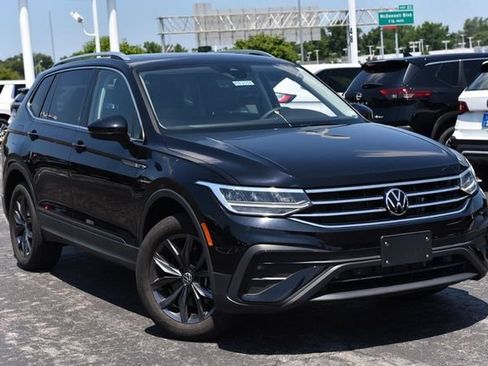 Certified 2023 Volkswagen Tiguan SE w/ Panoramic Sunroof Package AWD/4WD image 2
