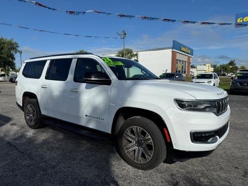 Used 2024 Jeep Wagoneer L Series II w/ Flexible Seating Group image 3