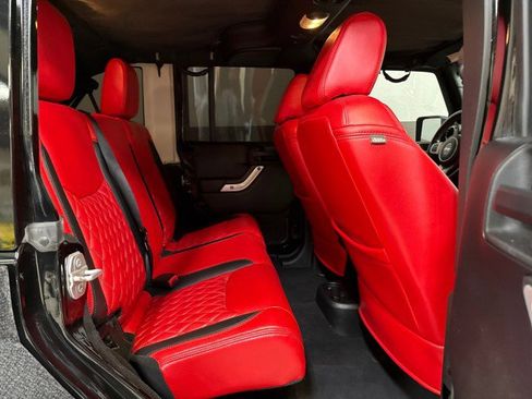 Used 2015 Jeep Wrangler Unlimited Rubicon image 56