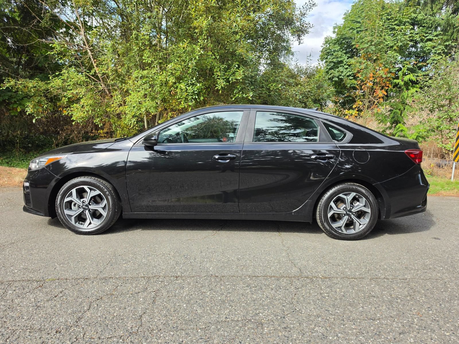 Used 2021 Kia Forte LXS FWD image 2