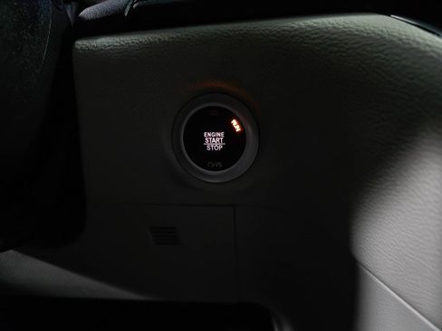 Used 2017 Chrysler Pacifica Limited image 38