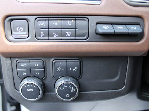 Used 2023 Chevrolet Tahoe High Country image 22