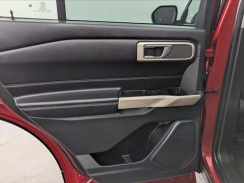 Used 2022 Ford Explorer XLT RWD image 16