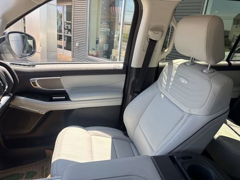 Certified 2025 Ford Expedition Platinum w/ Platinum Ultimate Package AWD/4WD image 31