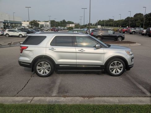 Used 2018 Ford Explorer Limited w/ Equipment Group 301A FWD image 2