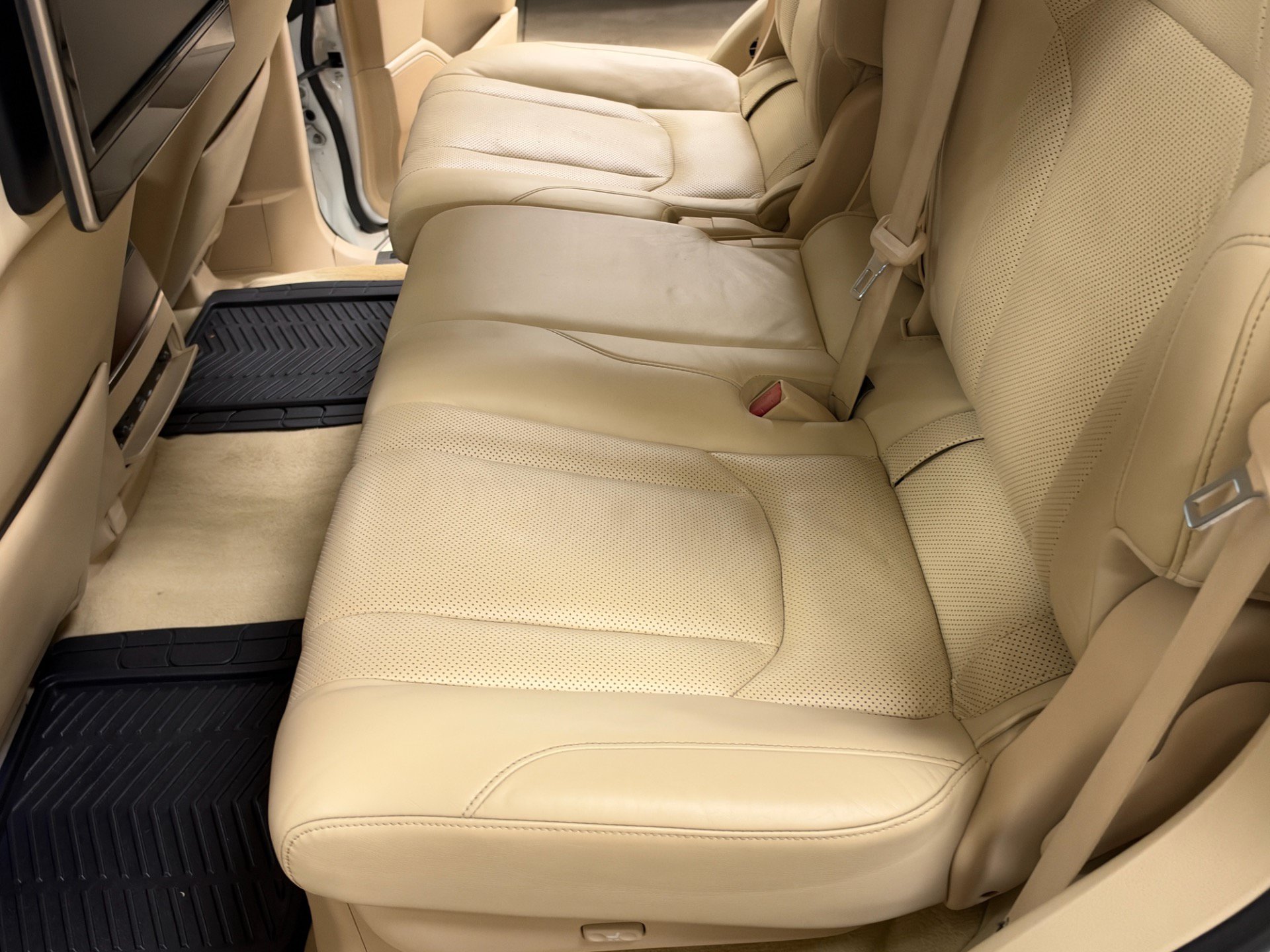 Used 2018 Lexus LX 570 4WD w/ Luxury Package image 31