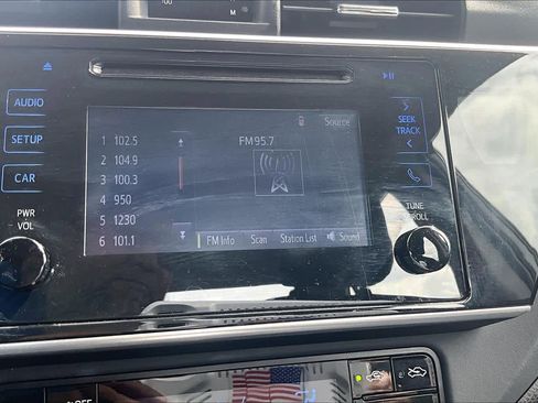 Used 2018 Toyota Corolla LE FWD image 37