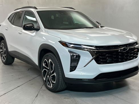 New 2026 Chevrolet Trax RS w/ Driver Confidence Package FWD image 8