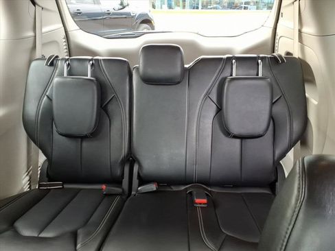 Used 2024 Chrysler Pacifica Touring-L image 14