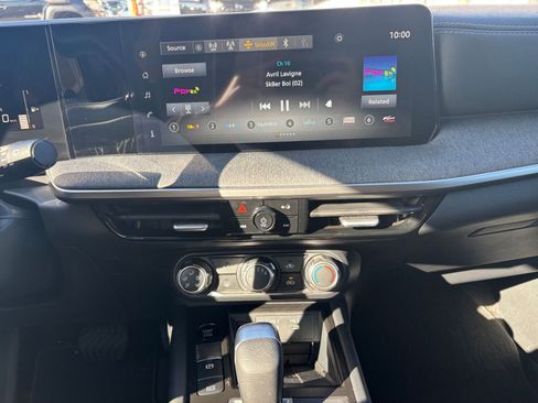 Used 2025 Nissan Kicks SV image 18