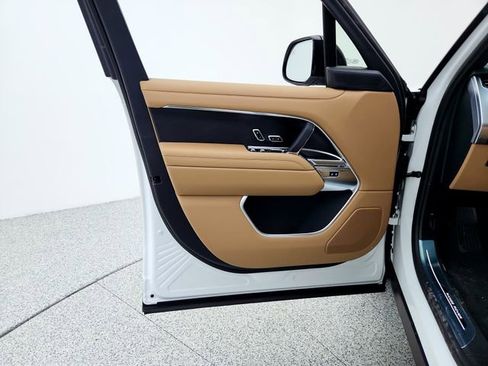 New 2026 Land Rover Range Rover Long Wheelbase SE image 23