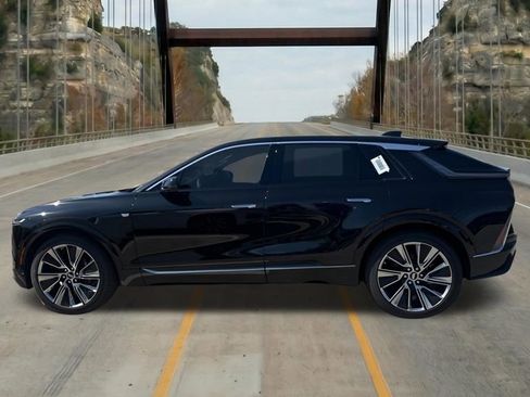 New 2026 Cadillac Lyriq Signature Luxury w/ Nappa Leather Package AWD/4WD image 5