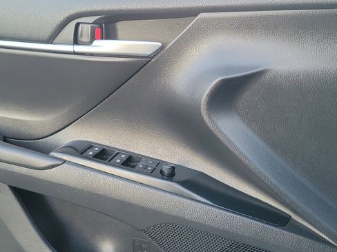 Used 2019 Toyota Camry LE image 16