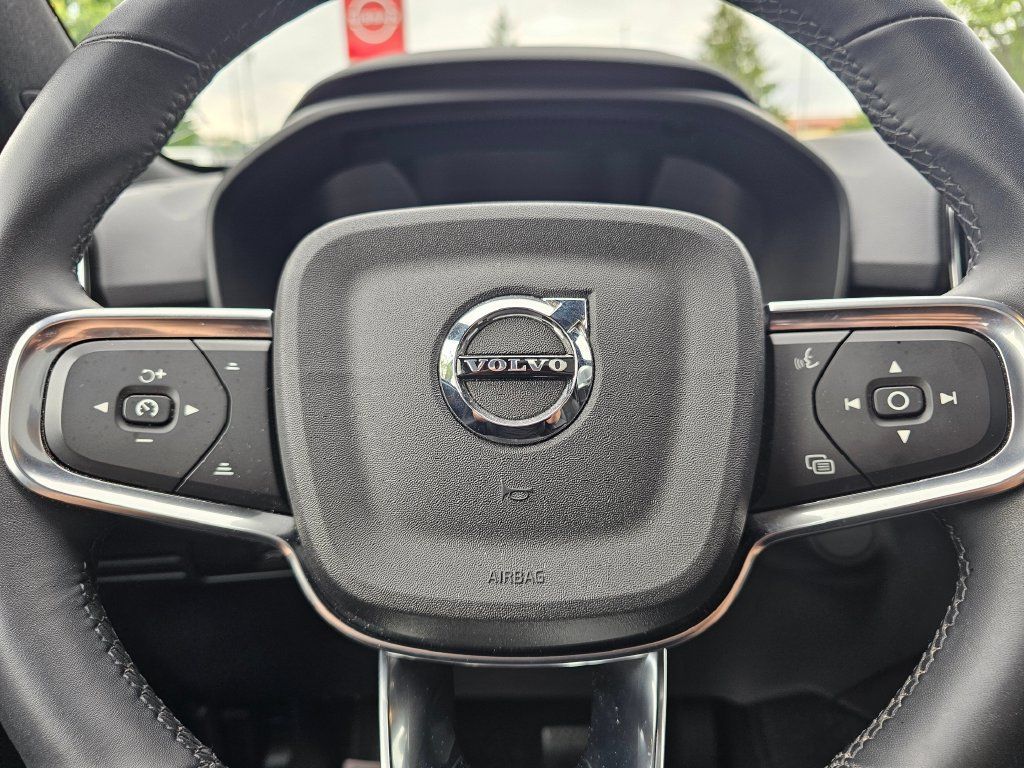 Used 2023 Volvo XC40 Recharge Ultimate AWD/4WD image 19