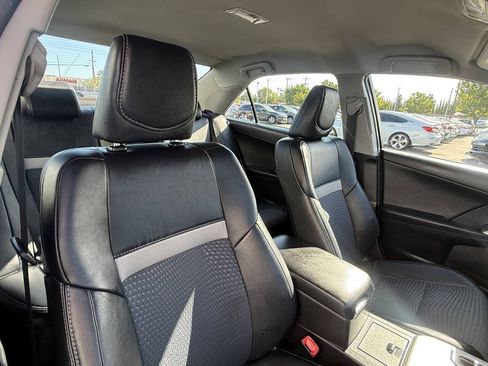 Used 2014 Toyota Camry SE FWD image 17