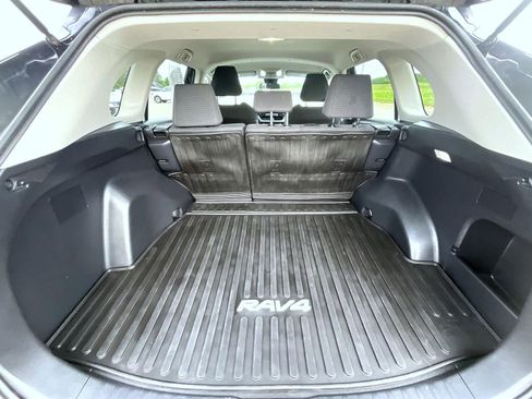 Used 2022 Toyota RAV4 LE AWD/4WD image 23