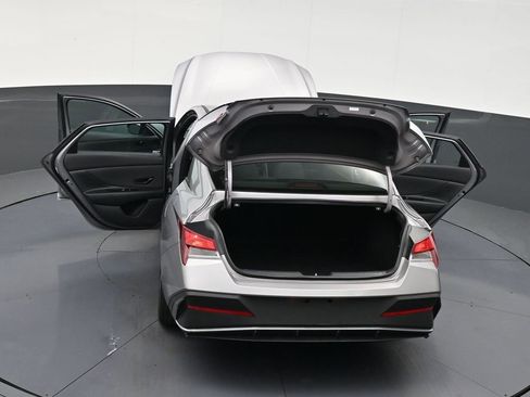 Used 2025 Hyundai Elantra Sport image 33