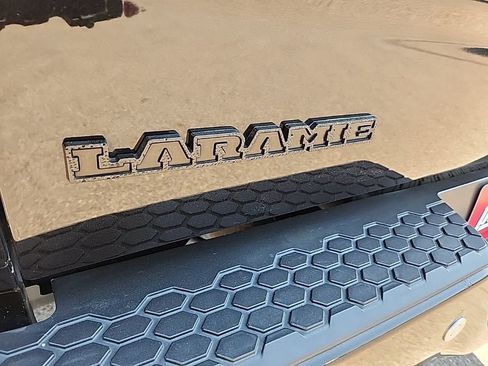 Used 2017 RAM 2500 Laramie w/ Convenience Group AWD/4WD image 40