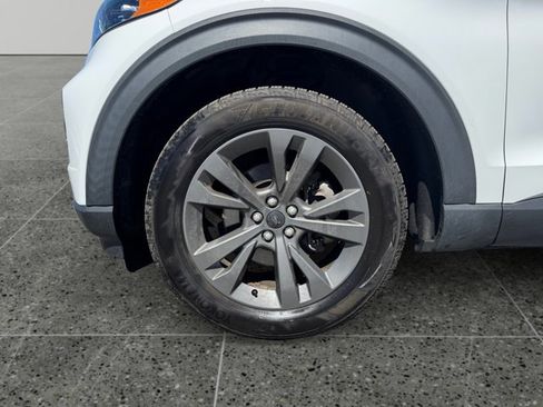 Used 2021 Ford Explorer XLT w/ Equipment Group 202A AWD/4WD image 11