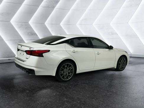 Used 2023 Nissan Altima 2.0 SR image 4