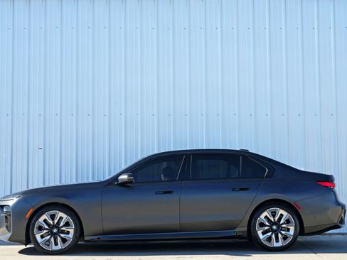 Used 2023 BMW i7 xDrive60 image 9