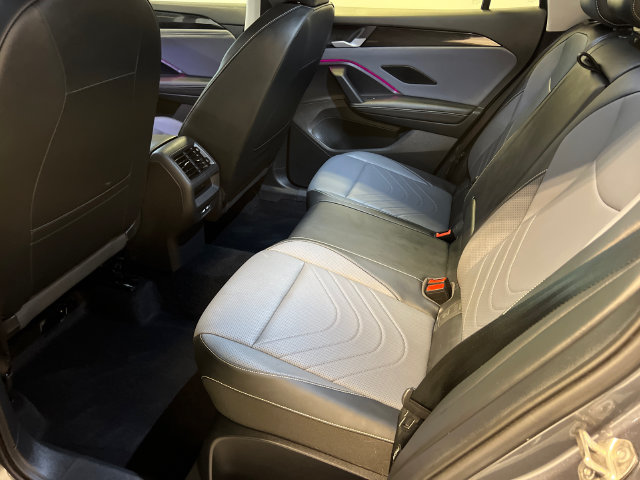 Certified 2025 Volkswagen Tiguan SE FWD image 17