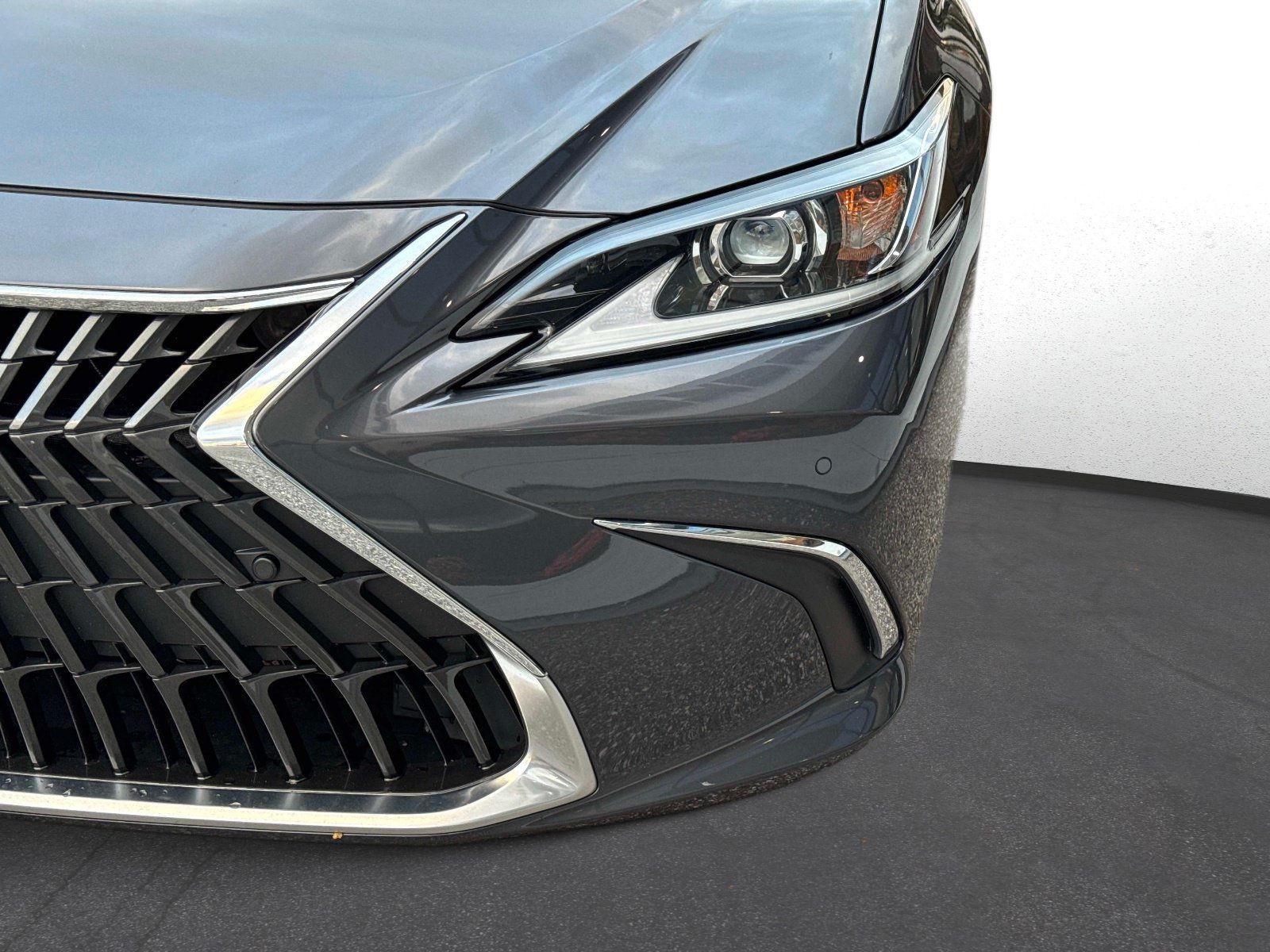 Certified 2025 Lexus ES 350 w/ Premium Package FWD image 9