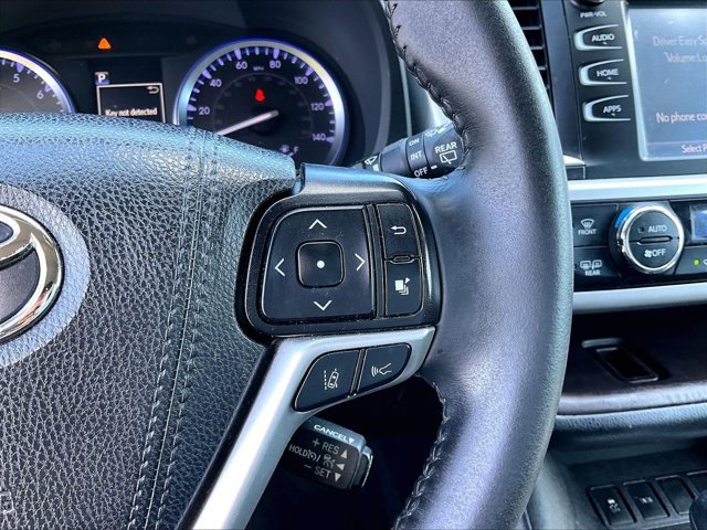 Used 2019 Toyota Highlander XLE FWD image 21