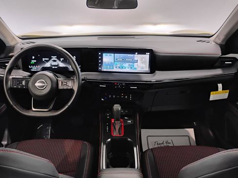 Used 2025 Nissan Kicks SR w/ Illumination Package image 21