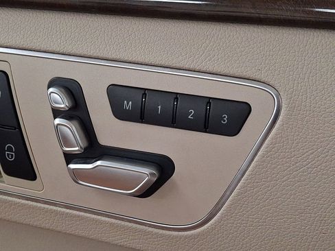 Used 2014 Mercedes-Benz E 350 4MATIC Sedan image 25