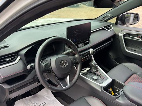 Used 2025 Toyota RAV4 XSE AWD/4WD image 22