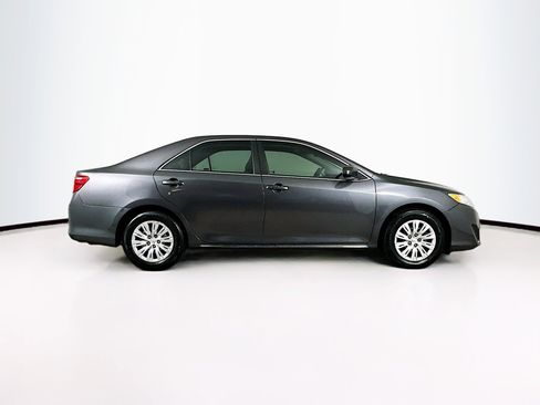 Used 2014 Toyota Camry LE image 10