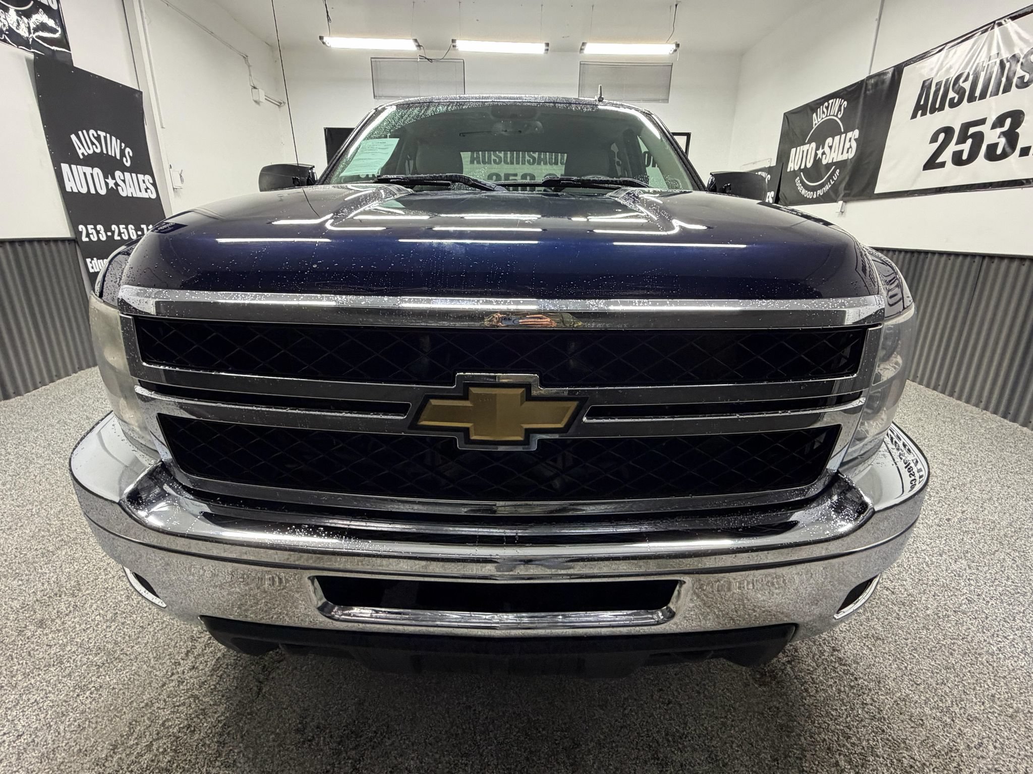Used 2011 Chevrolet Silverado 2500 LTZ w/ LTZ Plus Package AWD/4WD image 5