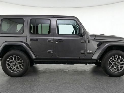 Used 2025 Jeep Wrangler Sahara image 11