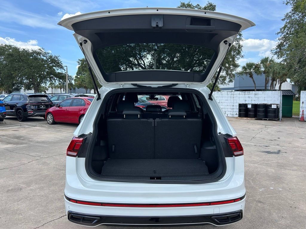 Certified 2023 Volkswagen Tiguan SE R-Line FWD image 47