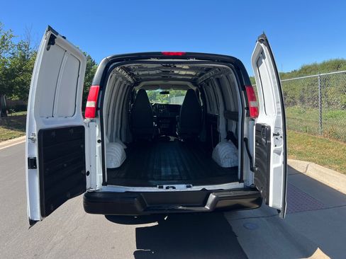 Used 2016 Chevrolet Express 2500 image 10