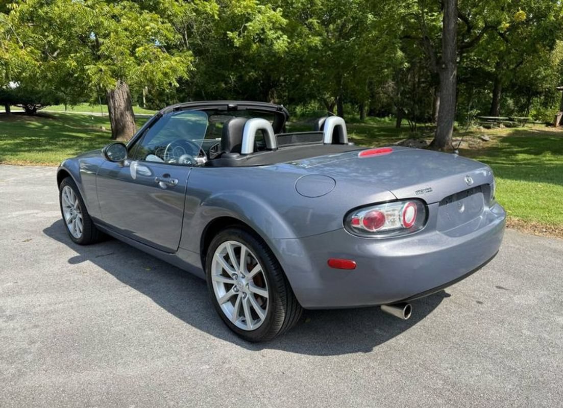 Used 2007 MAZDA MX-5 Miata Grand Touring w/ Premium Pkg RWD image 9