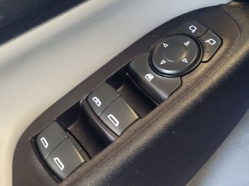 Used 2020 Chevrolet Equinox LT image 27