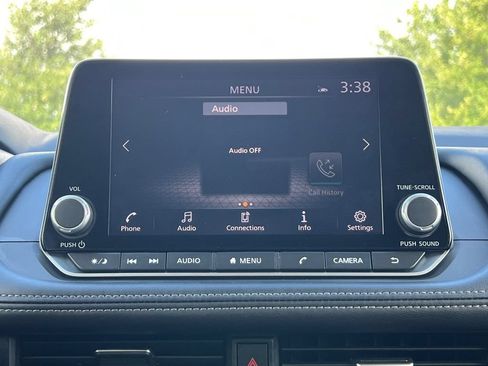 Used 2024 Nissan Rogue SV FWD image 8
