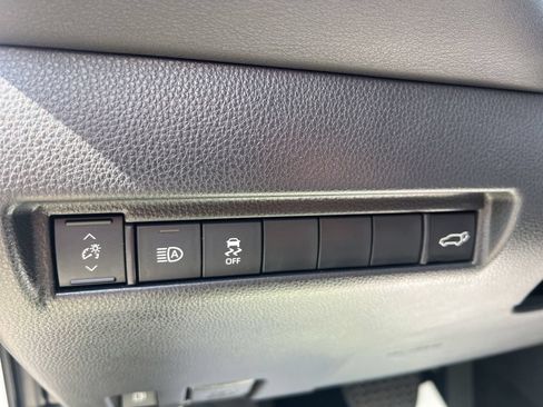 Used 2022 Toyota Venza XLE AWD/4WD image 58