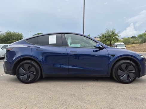 Used 2026 Tesla Model Y 2WD image 4
